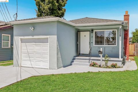 Photo of 2229 88th Ave Ave, Oakland, CA 94605 (MLS # 41135731)
