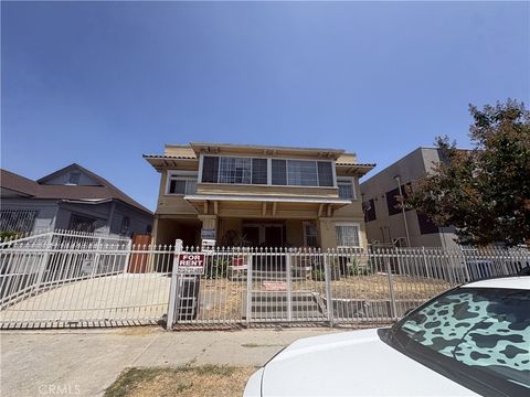 Photo of 950 S New Hampshire Ave AVE, Los Angeles, CA 90006 (MLS # AR26139199)