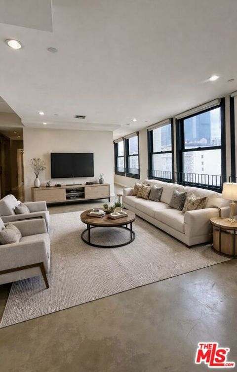 Photo of 315 W 5th Street #1002, Los Angeles, CA 90013 (MLS # 26665581)