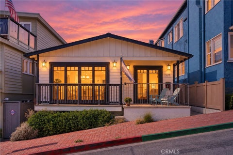 Photo of 121 28th Street, Manhattan Beach, CA 90266 (MLS # SB26225120)