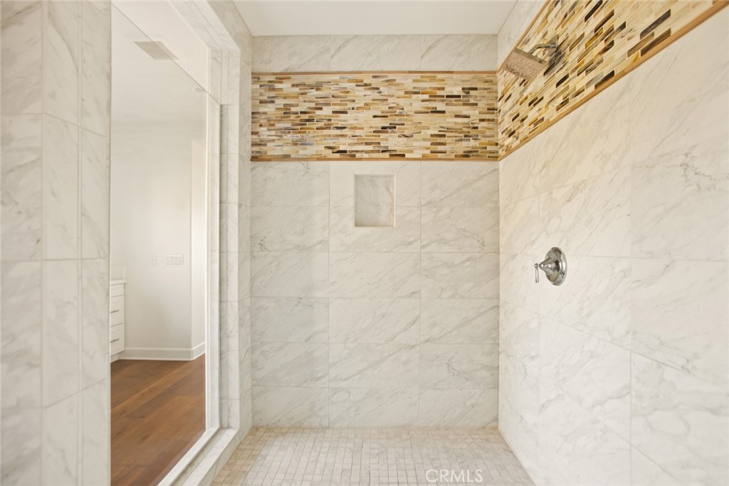 Sea Summit - Residential