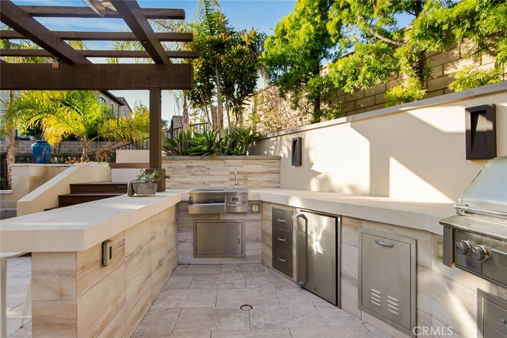 Sea Summit - Residential