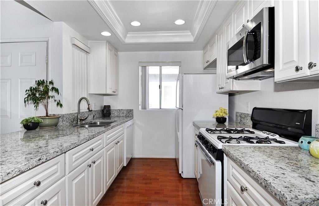 10411 Garden Grove 36