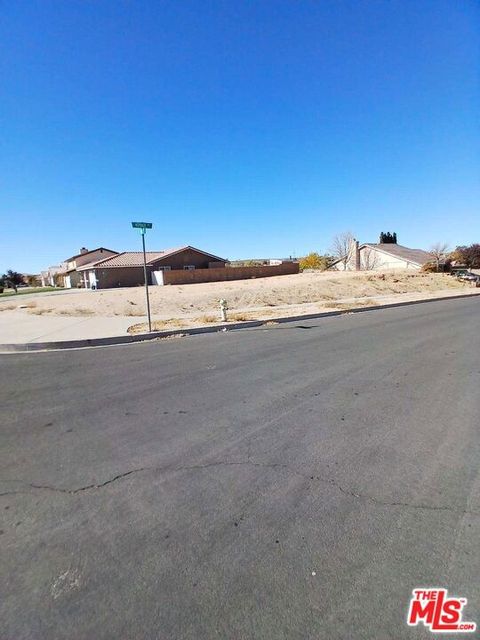 Photo of 14020 N Topmast Drive, Helendale, CA 92342 (MLS # 25551371)