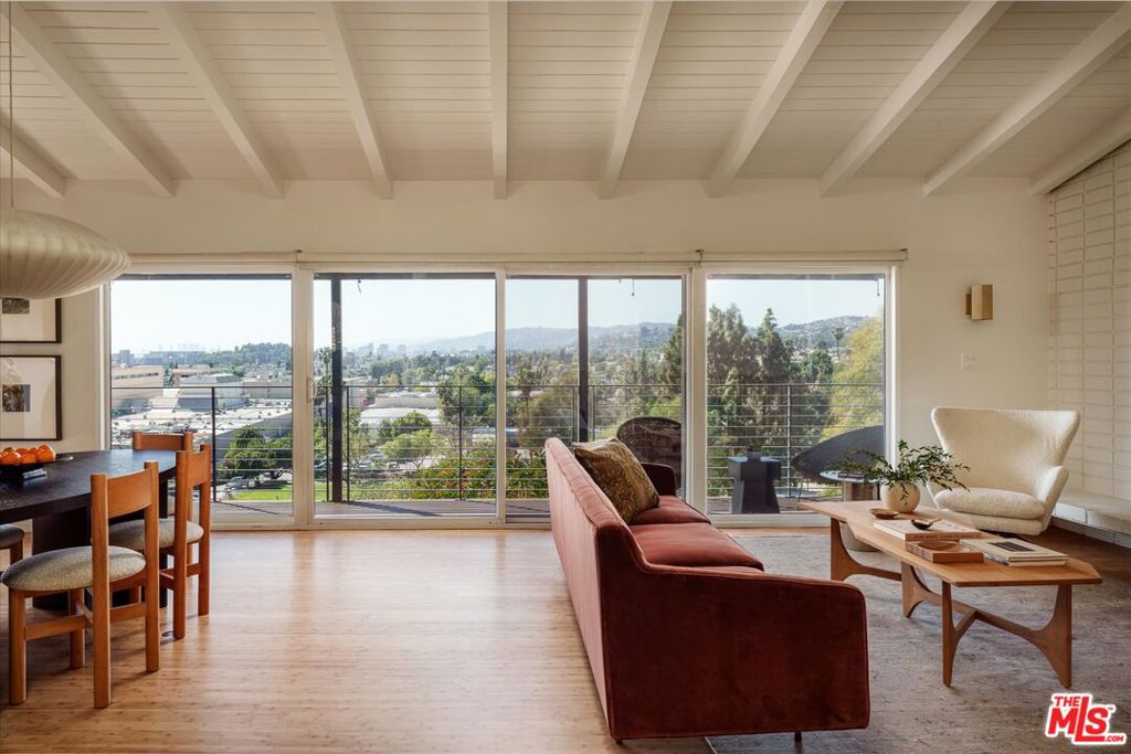 2015 Hollyvista Avenue