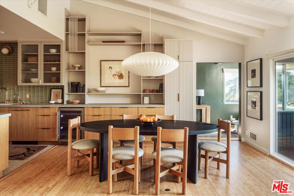 2015 Hollyvista Avenue