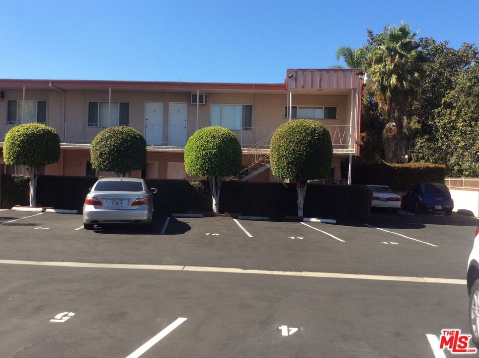 Properties 2 10926 Hortense Street