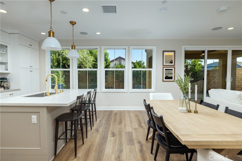 1249 E Providence Loop