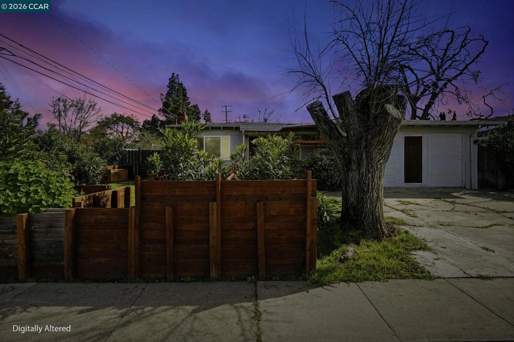 1990 Sunshine Dr