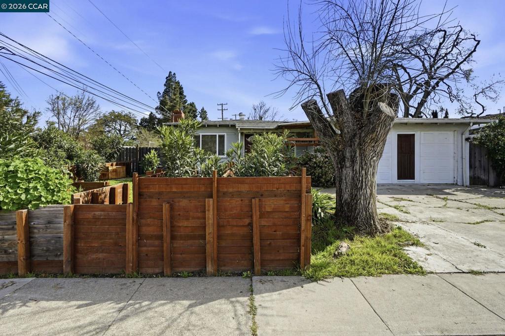 1990 Sunshine Dr
