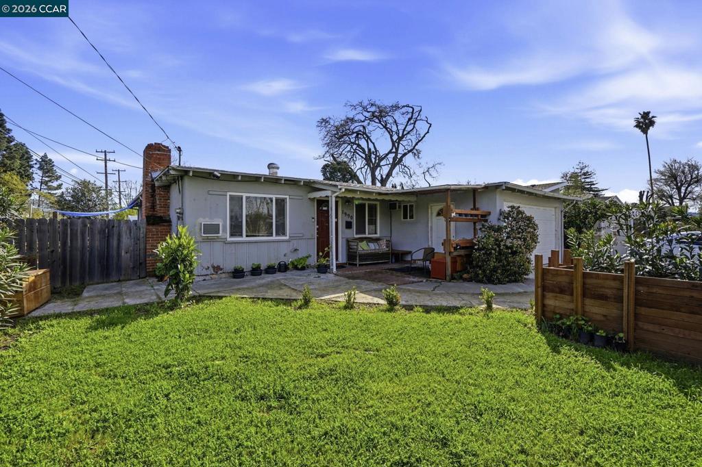1990 Sunshine Dr