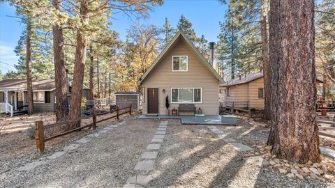 Photo of 347 Spruce Ln, Sugarloaf, CA 92386 (MLS # CV25251106) Photo of 347 Spruce Ln, Sugarloaf, CA 92386 (MLS # CV25251106)