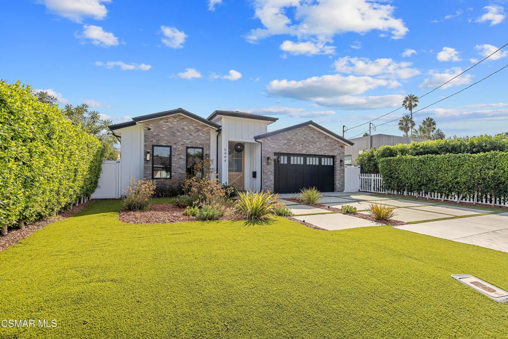 Photo of 5444 Murietta Avenue, Sherman Oaks, CA 91401 (MLS # 225004970)