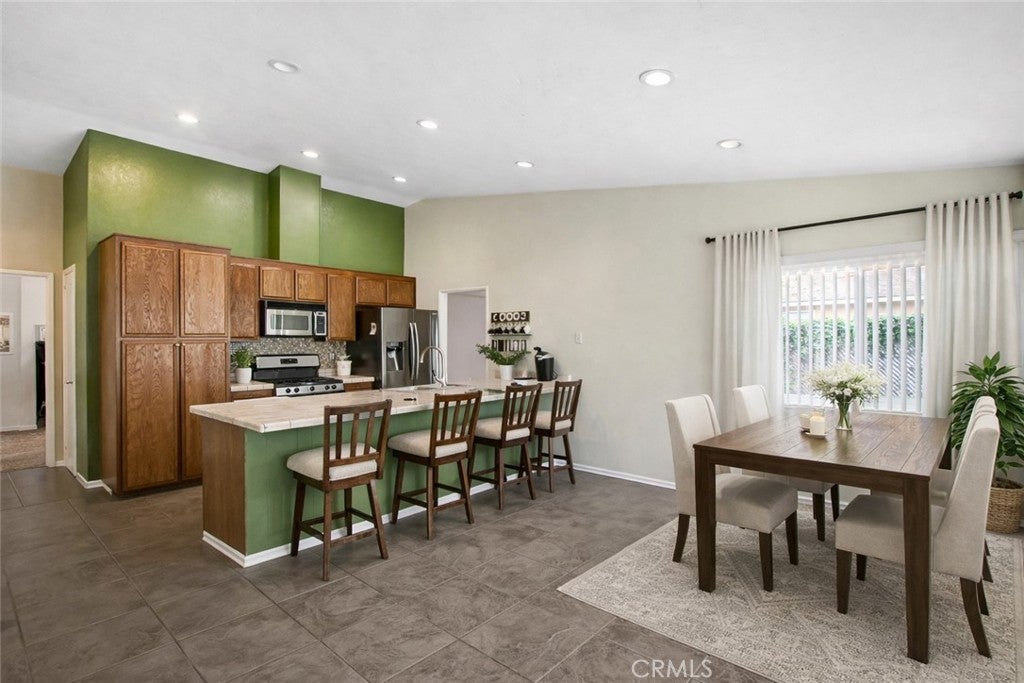 1535 E Hazeltine