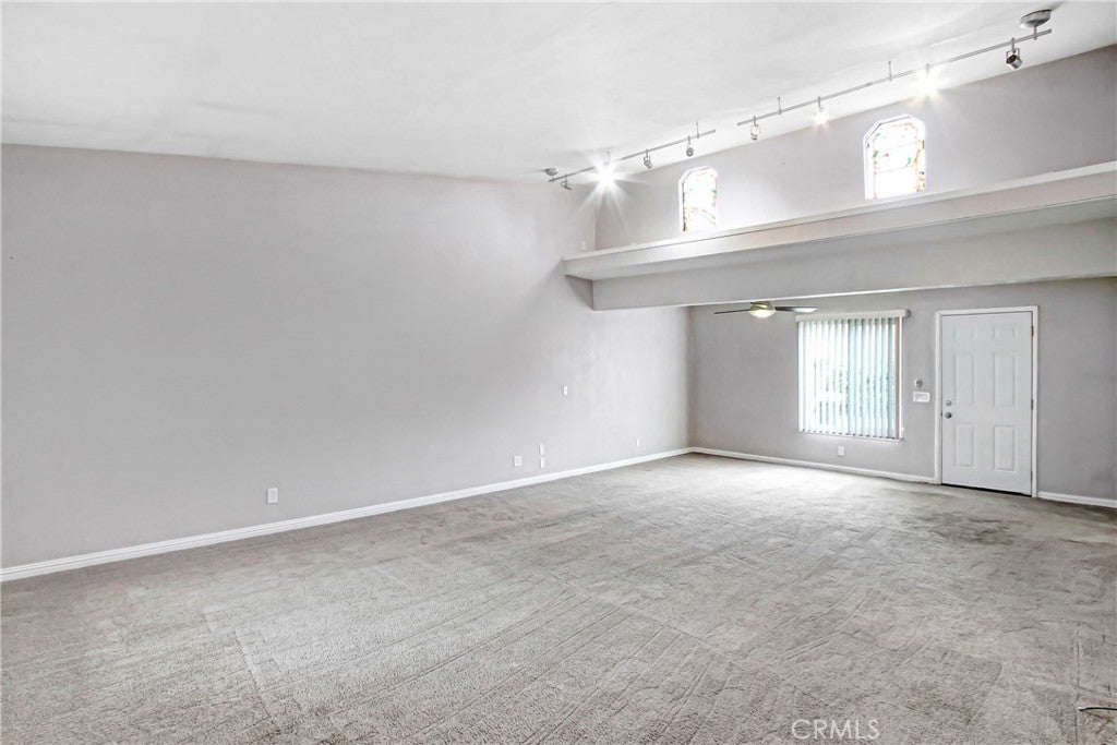 1535 E Hazeltine