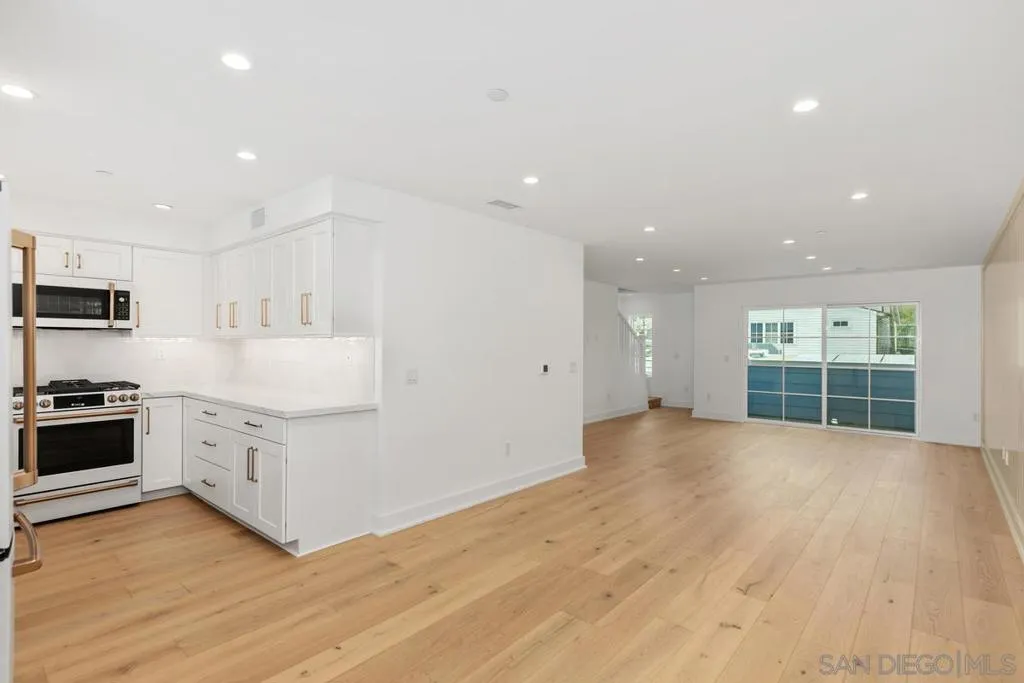 Coronado, California 92118, United States, 3 Bedrooms Bedrooms, ,3 BathroomsBathrooms,Residential,Active,159297