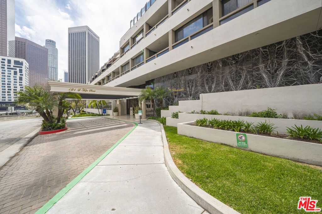 Photo of 121 S Hope Street #431, Los Angeles, CA 90012 (MLS # 26664069)