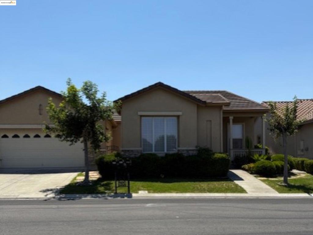A lovely Asti i home in the Senior Rivera Community -Trilogy. You can sit on your front porch and/or in the living room and see the beauty lake w/its water falls. A enclose courtyard for the times when you just want to isolate yourself for inner peace. This is one the largest floor plan in the Trilogy . A home you would be proud OF !!!