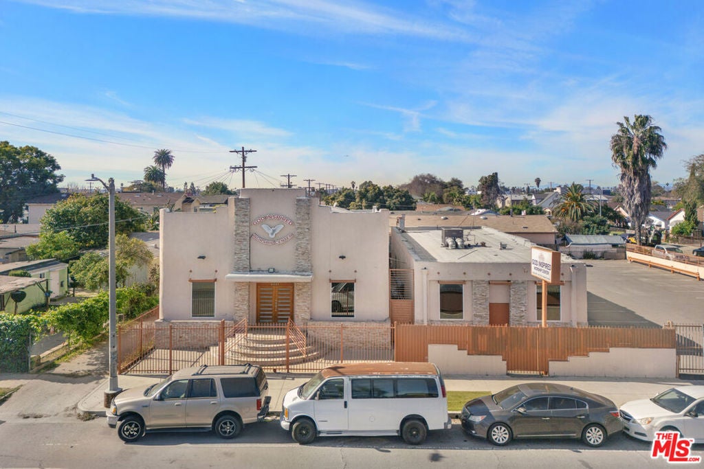 8461 S San Pedro Street