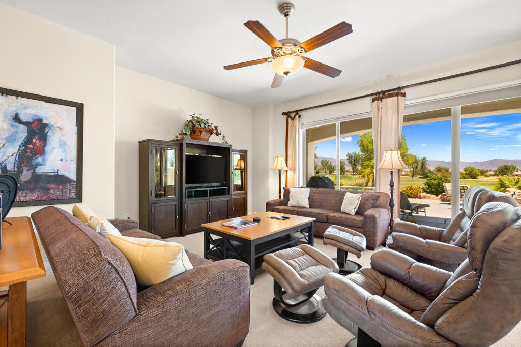40530 Calle Santa Monica