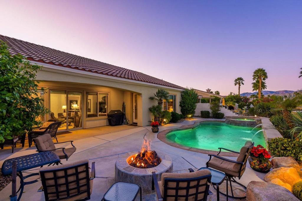 40530 Calle Santa Monica