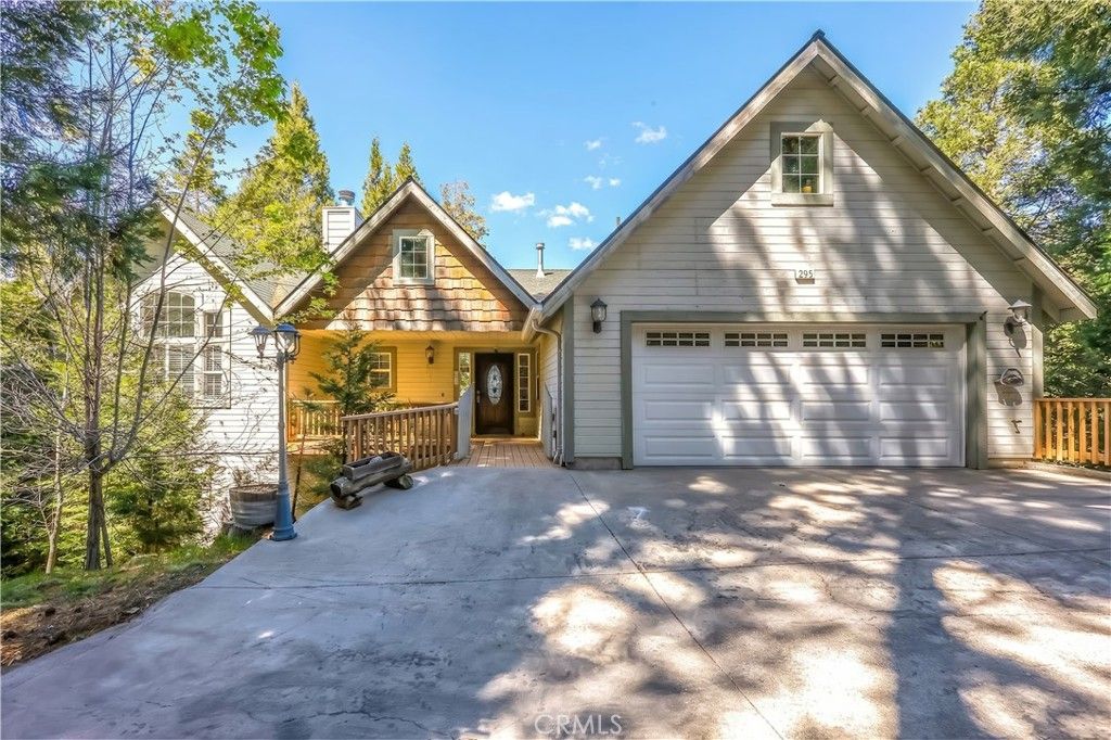 Photo of 295 Fairway Drive, Lake Arrowhead, CA 92352 (MLS # IV26074268)