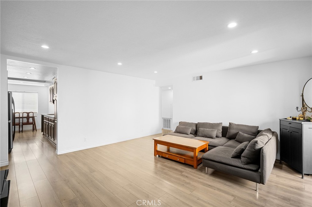 13825 beaver street 35
