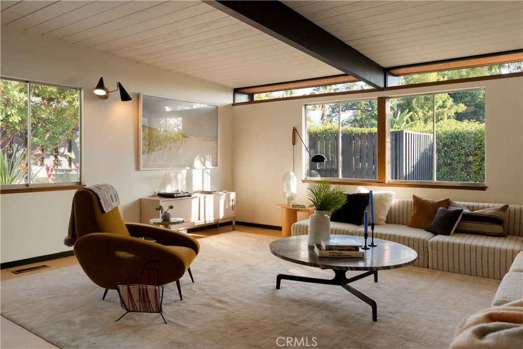 Photo of 1816 N Stanley Avenue, Los Angeles, CA 90046 (MLS # SR25200487)