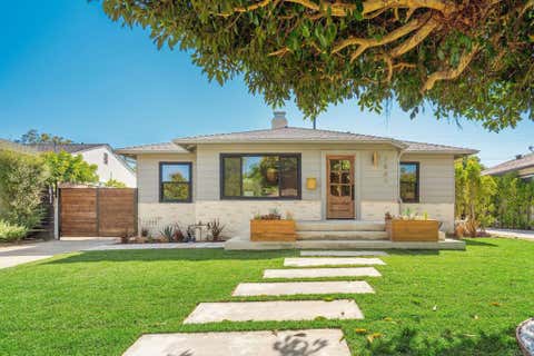 Photo of 7807 Agnew Ave AVE, Los Angeles, CA 90045 (MLS # PTP2604318)