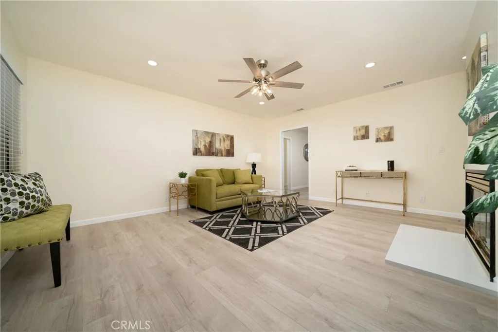 Downey, California 90242, United States, 3 Bedrooms Bedrooms, ,2 BathroomsBathrooms,Residential,Active,174893