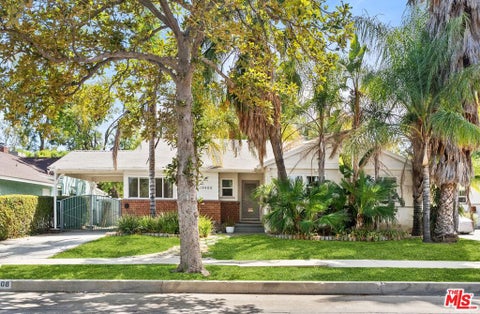 Photo of 19408 Calvert Street, Los Angeles, CA 91335 (MLS # 26871849)