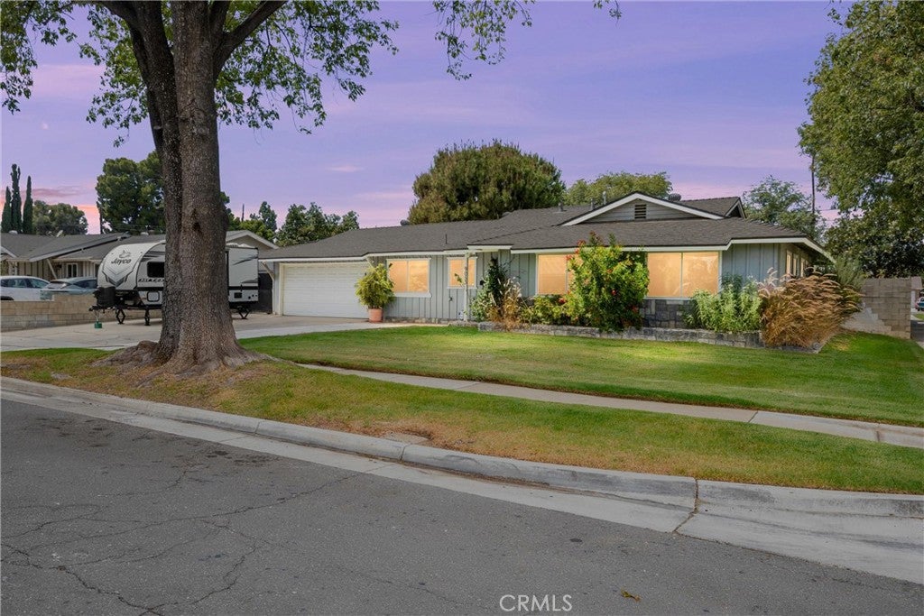 9053 Delano