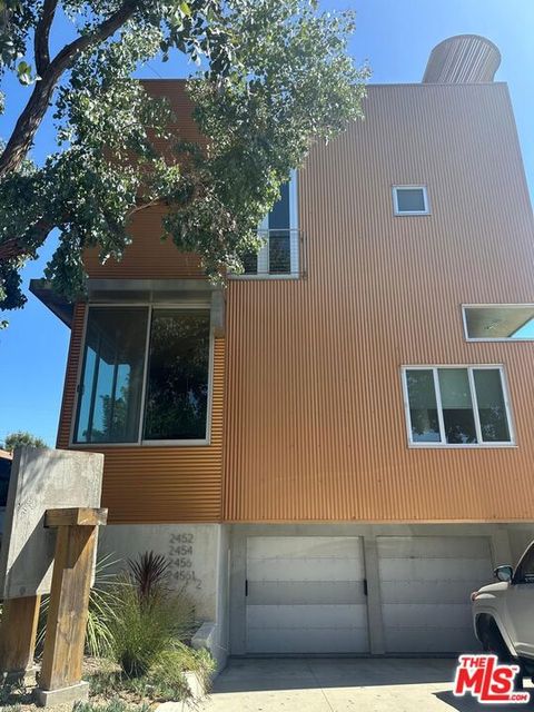 Photo of 2452 Penmar Avenue, Venice, CA 90291 (MLS # 25585681) Photo of 2452 Penmar Avenue, Venice, CA 90291 (MLS # 25585681)