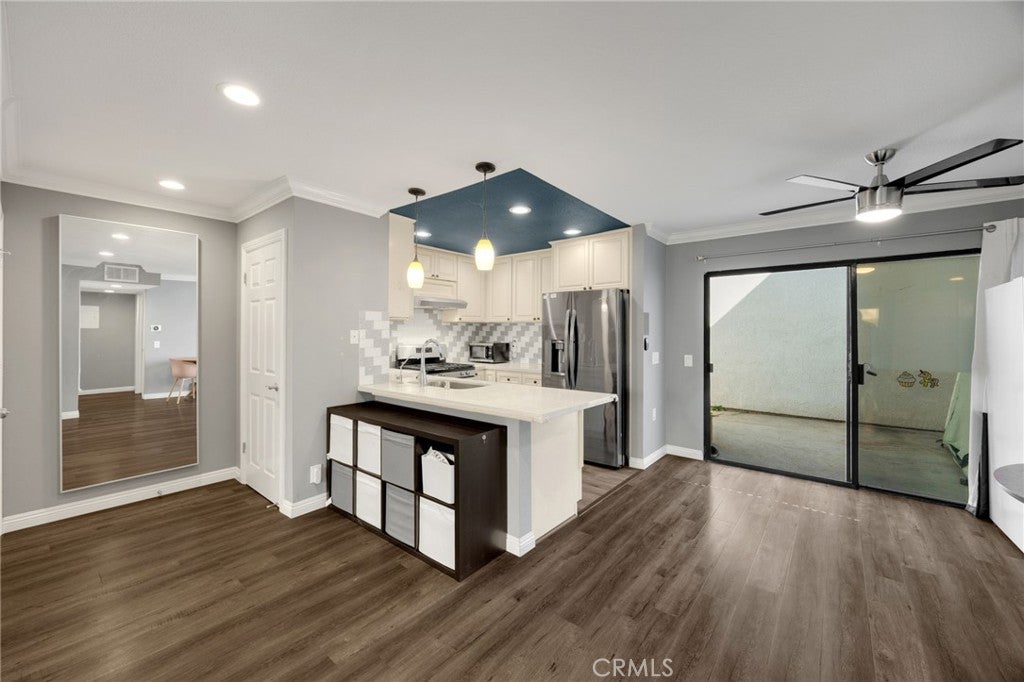1018 E La Habra