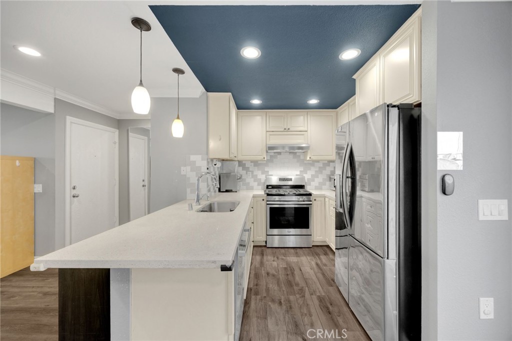 1018 E La Habra