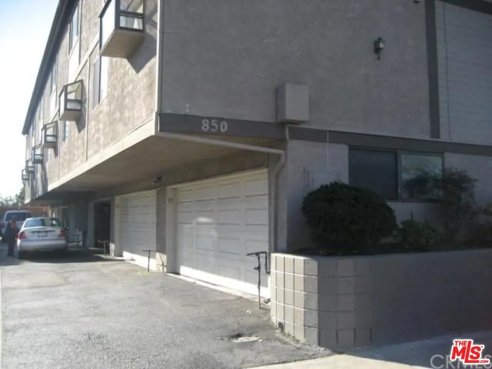 Gardena, California 90247, United States, 2 Bedrooms Bedrooms, ,3 BathroomsBathrooms,Residential,Active,130203