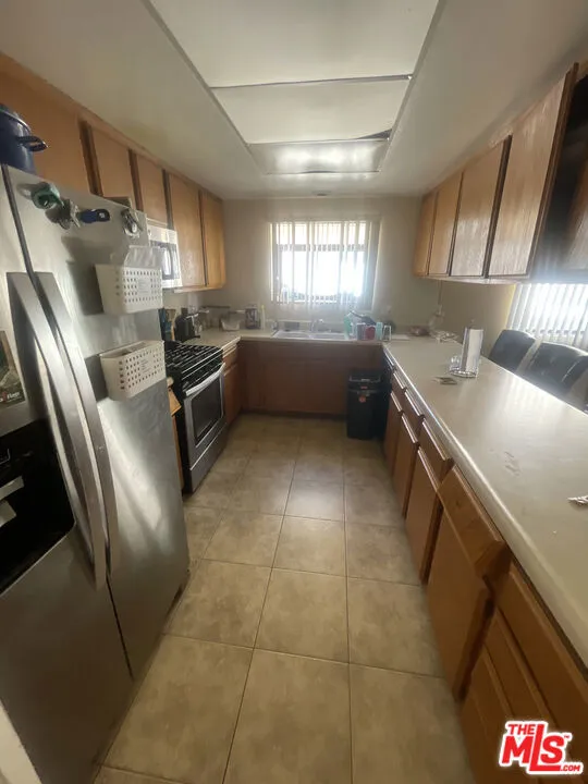 Gardena, California 90247, United States, 2 Bedrooms Bedrooms, ,3 BathroomsBathrooms,Residential,Active,130203