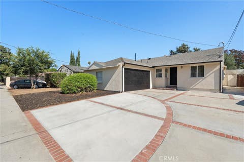 Photo of 13739 Wyandotte ST, Los Angeles, CA 91405 (MLS # GD26173640)