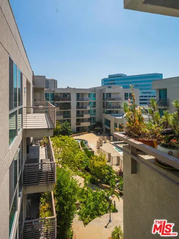 Los Angeles, California 90012, United States, 2 Bedrooms Bedrooms, ,2 BathroomsBathrooms,Residential,Active,184633