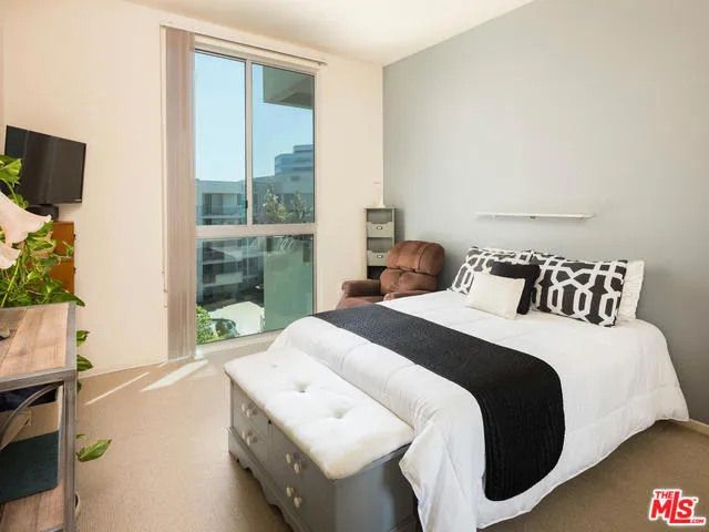 Los Angeles, California 90012, United States, 2 Bedrooms Bedrooms, ,2 BathroomsBathrooms,Residential,Active,184633