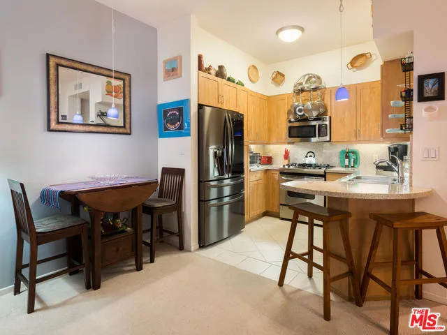 Los Angeles, California 90012, United States, 2 Bedrooms Bedrooms, ,2 BathroomsBathrooms,Residential,Active,184633