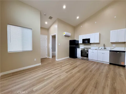 MLS: CV26037822