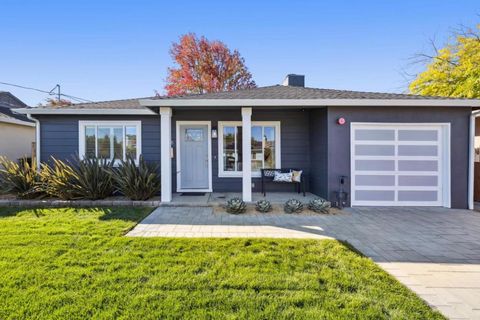 Photo of 1318 Sierra Street, Redwood City, CA 94061 (MLS # ML82027804)