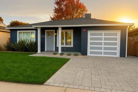 Photo of 1318 Sierra Street, Redwood City, CA 94061 (MLS # ML82027804)