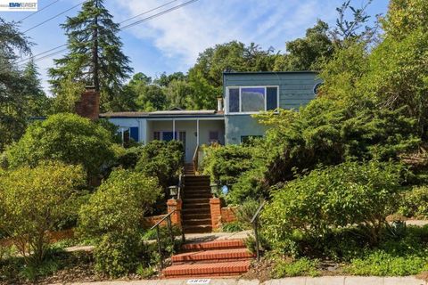 Photo of 3890 Serrano St St, Martinez, CA 94553 (MLS # 41127530)