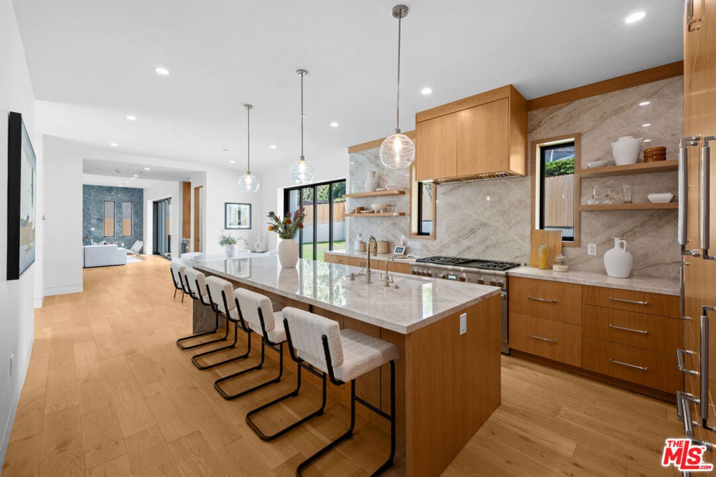 1325 Thayer Avenue