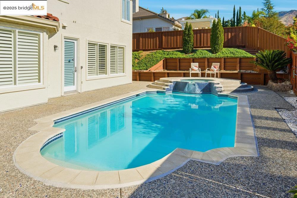 CRYSTYL RANCH - Residential