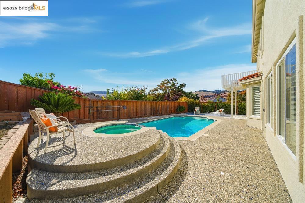 CRYSTYL RANCH - Residential