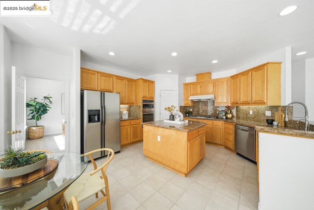 CRYSTYL RANCH - Residential