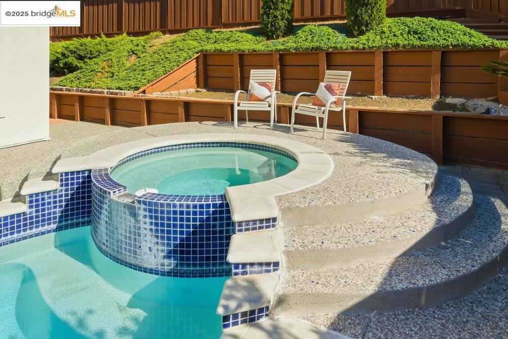 CRYSTYL RANCH - Residential